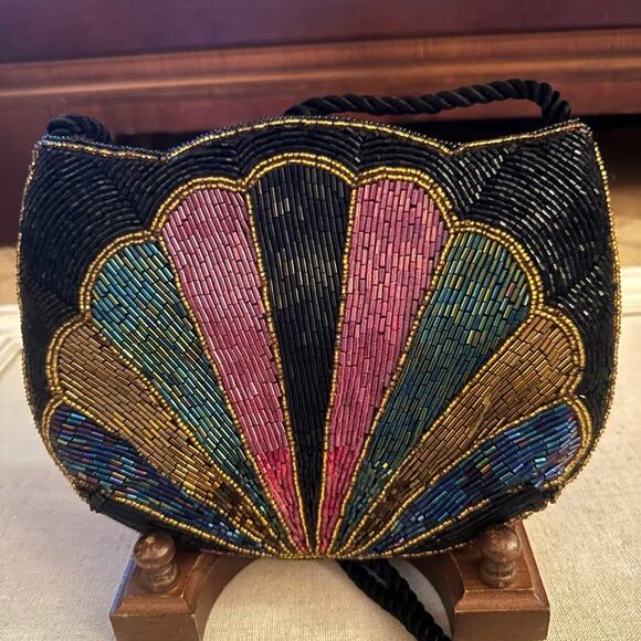Vintage beaded seashell evening bag with silk rope strap and satin lining. - Picture 2 of 7